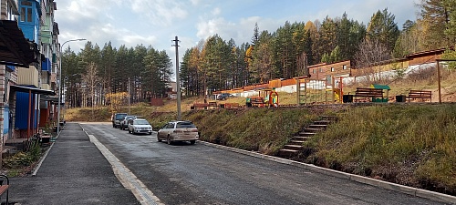 В УСТЬ-КУТЕ ЗАВЕРШЕНЫ РАБОТЫ ПО БЛАГОУСТРОЙСТВУ  ДВОРОВЫХ ТЕРРИТОРИЙ